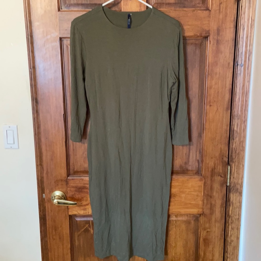 Size L- Three quarter sleeve, dress.